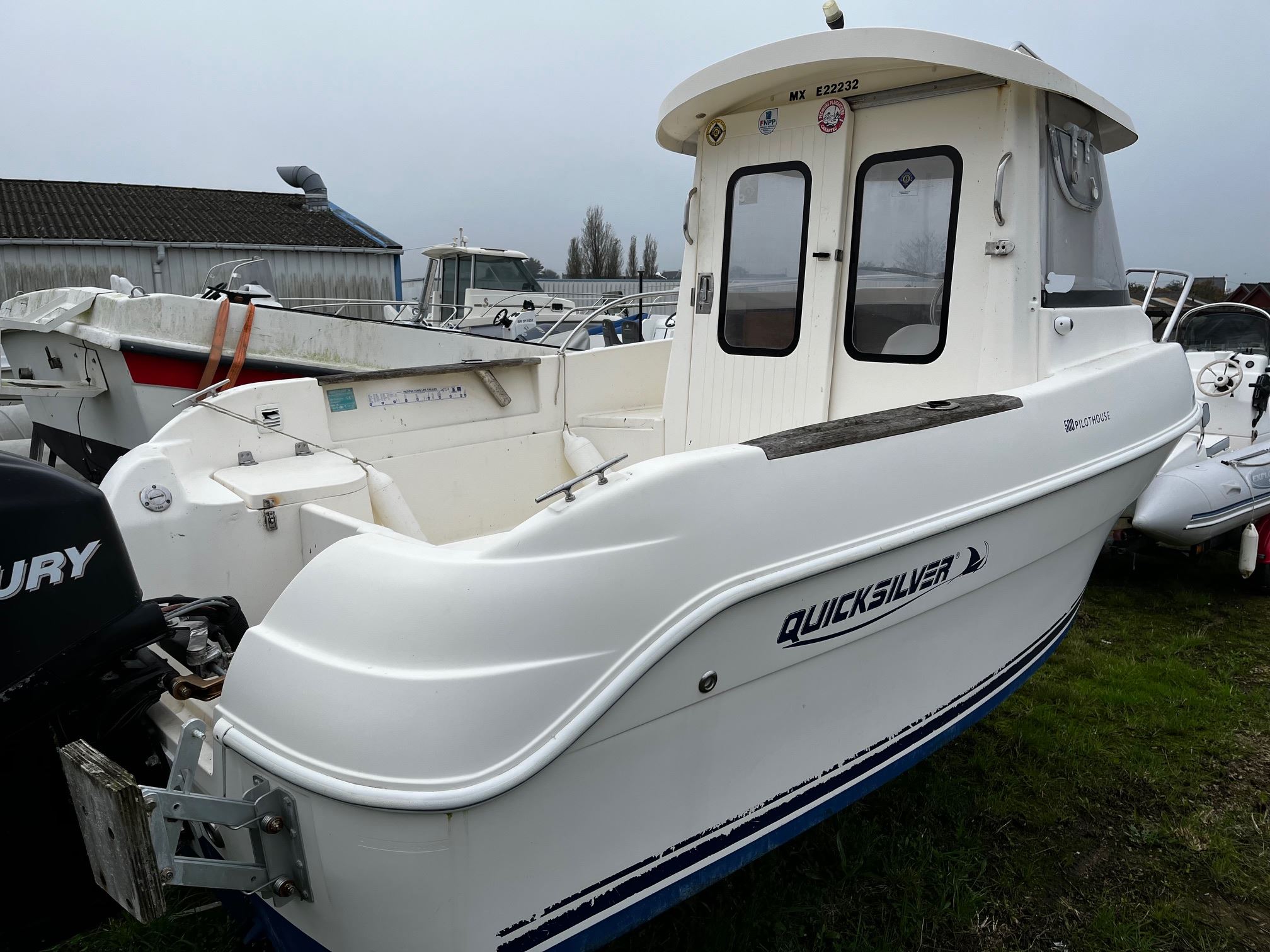 slider 3 Quicksilver  500 Pilothouse